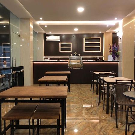 Kirei Hotel Bantaeng Buitenkant foto
