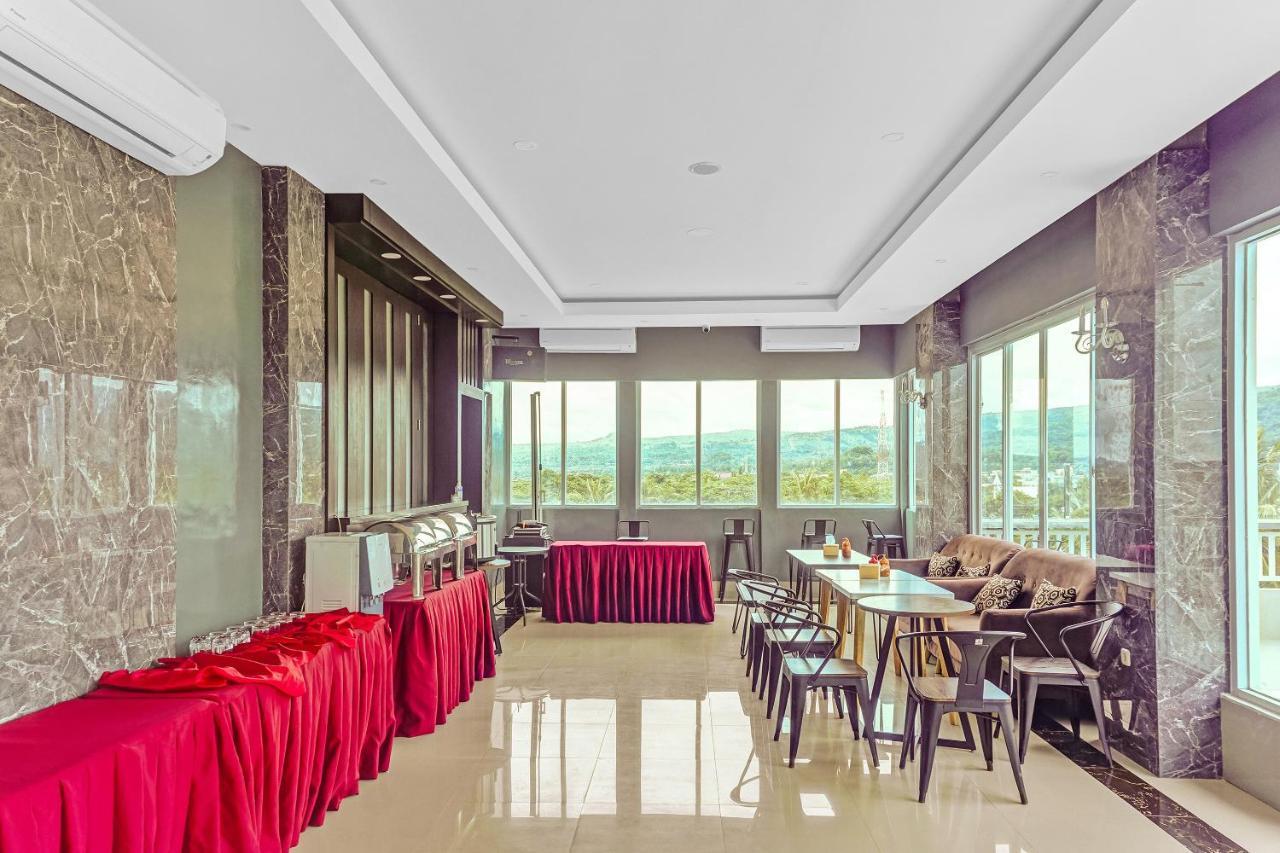 Kirei Hotel Bantaeng Buitenkant foto
