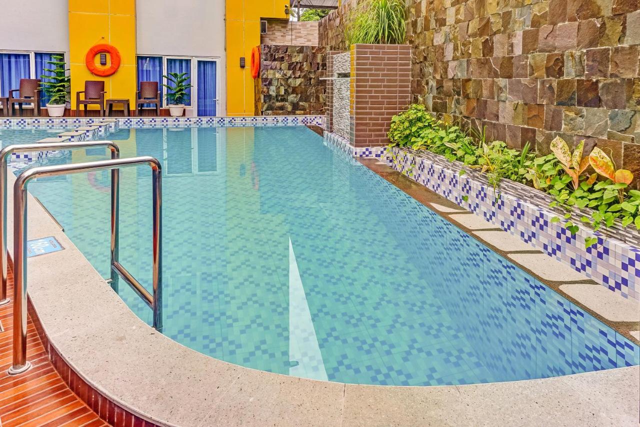 Kirei Hotel Bantaeng Buitenkant foto