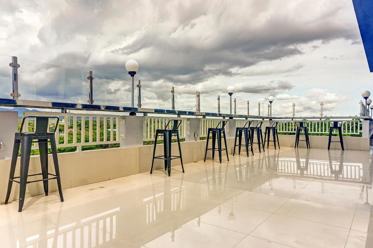Kirei Hotel Bantaeng Buitenkant foto