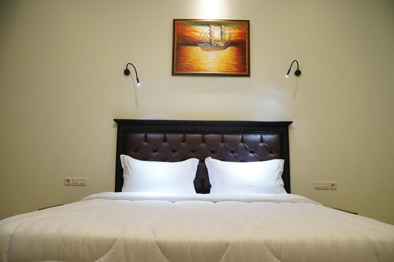 Kirei Hotel Bantaeng Buitenkant foto