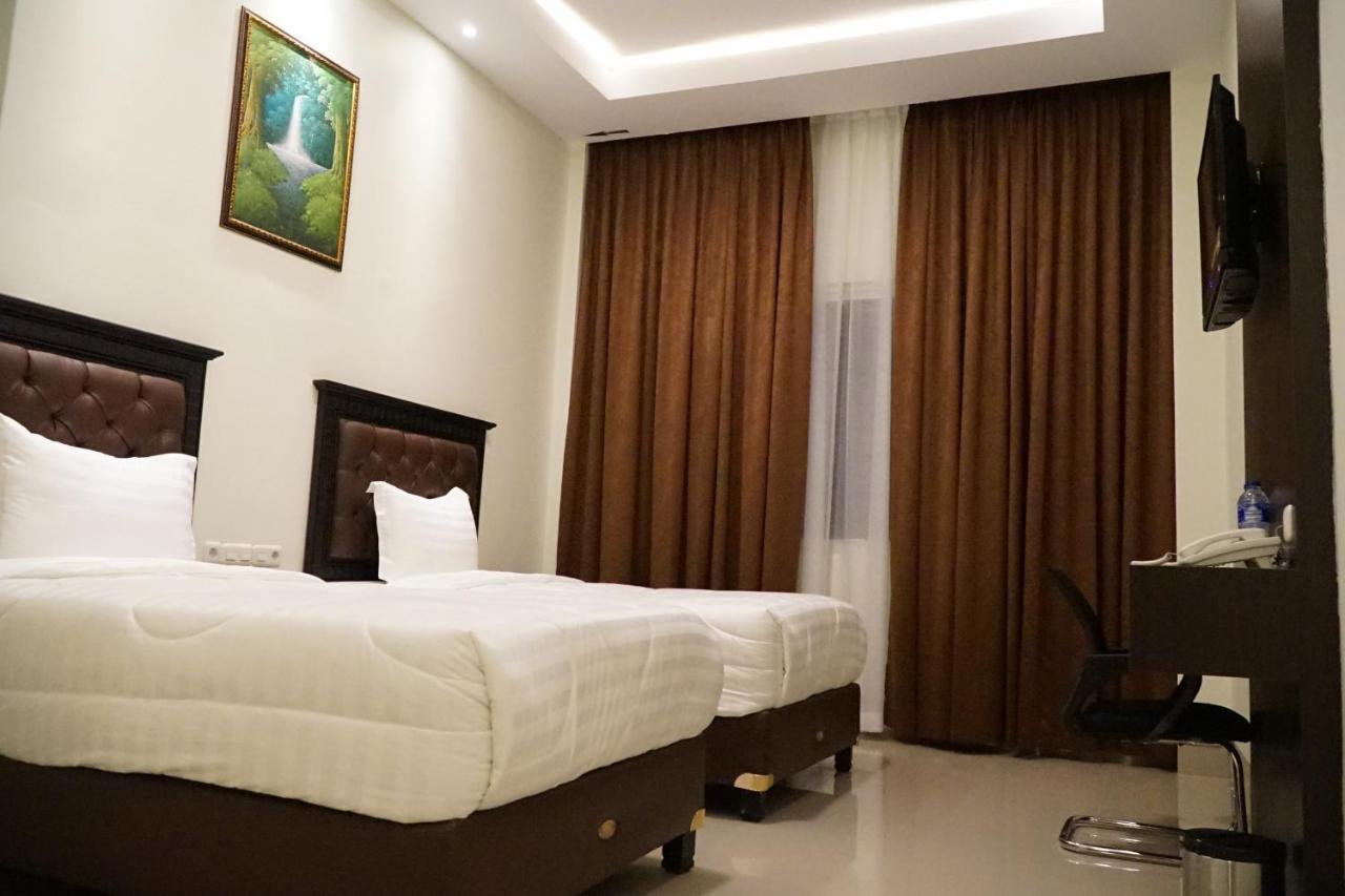 Kirei Hotel Bantaeng Buitenkant foto
