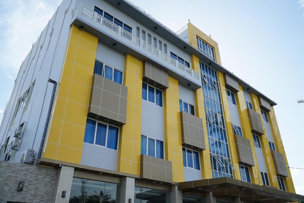 Kirei Hotel Bantaeng Buitenkant foto