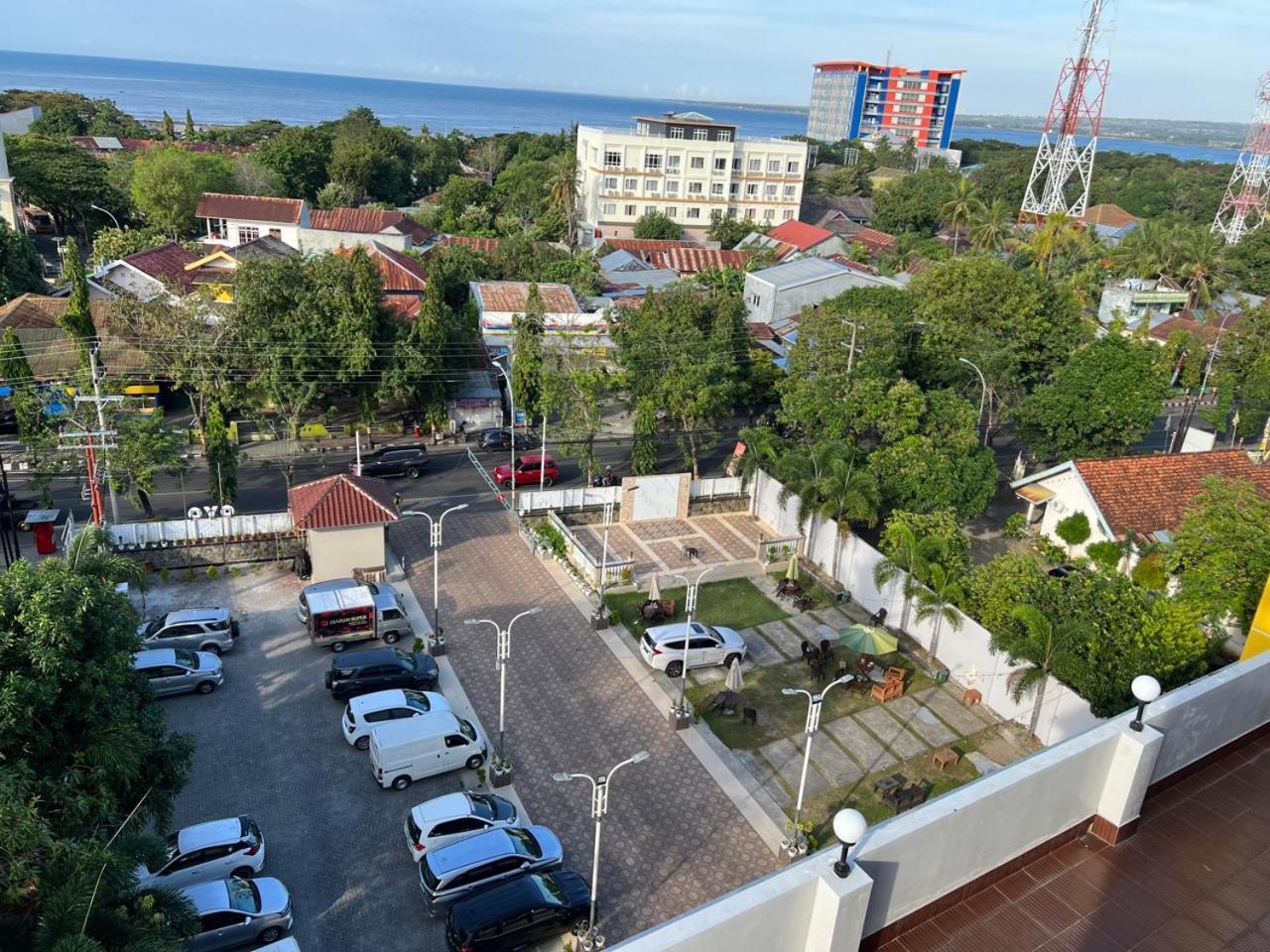 Kirei Hotel Bantaeng Buitenkant foto