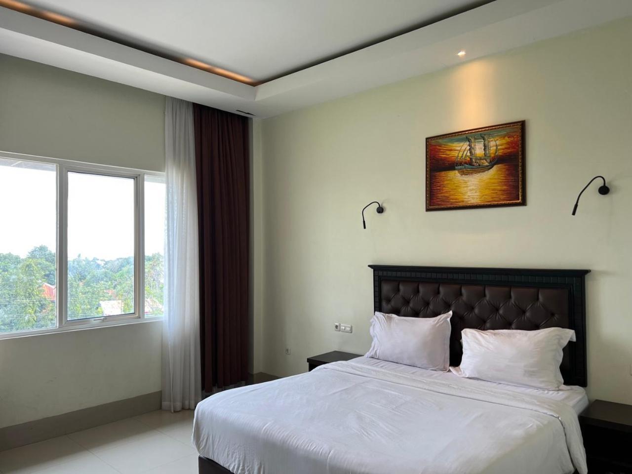 Kirei Hotel Bantaeng Buitenkant foto