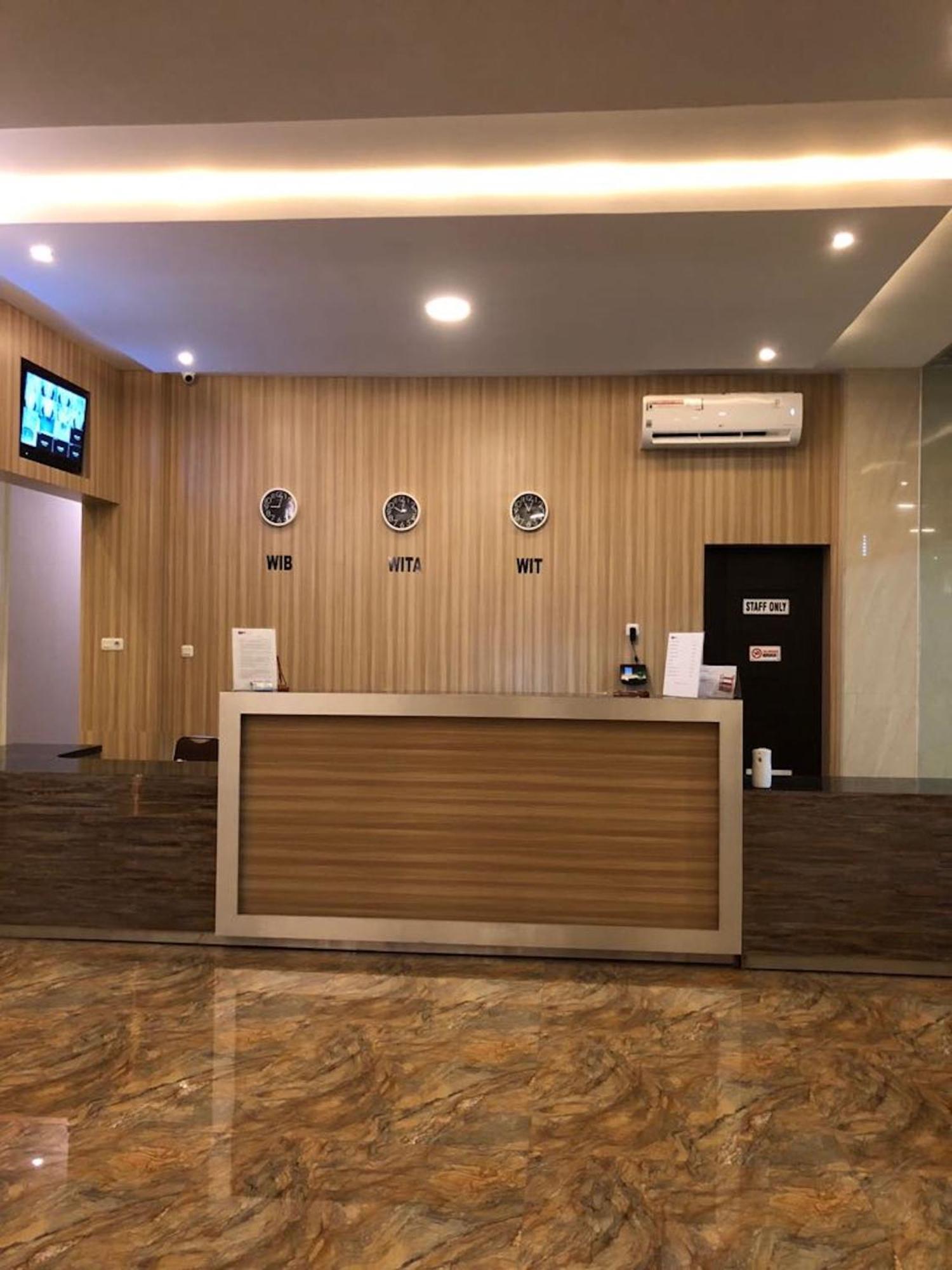 Kirei Hotel Bantaeng Buitenkant foto