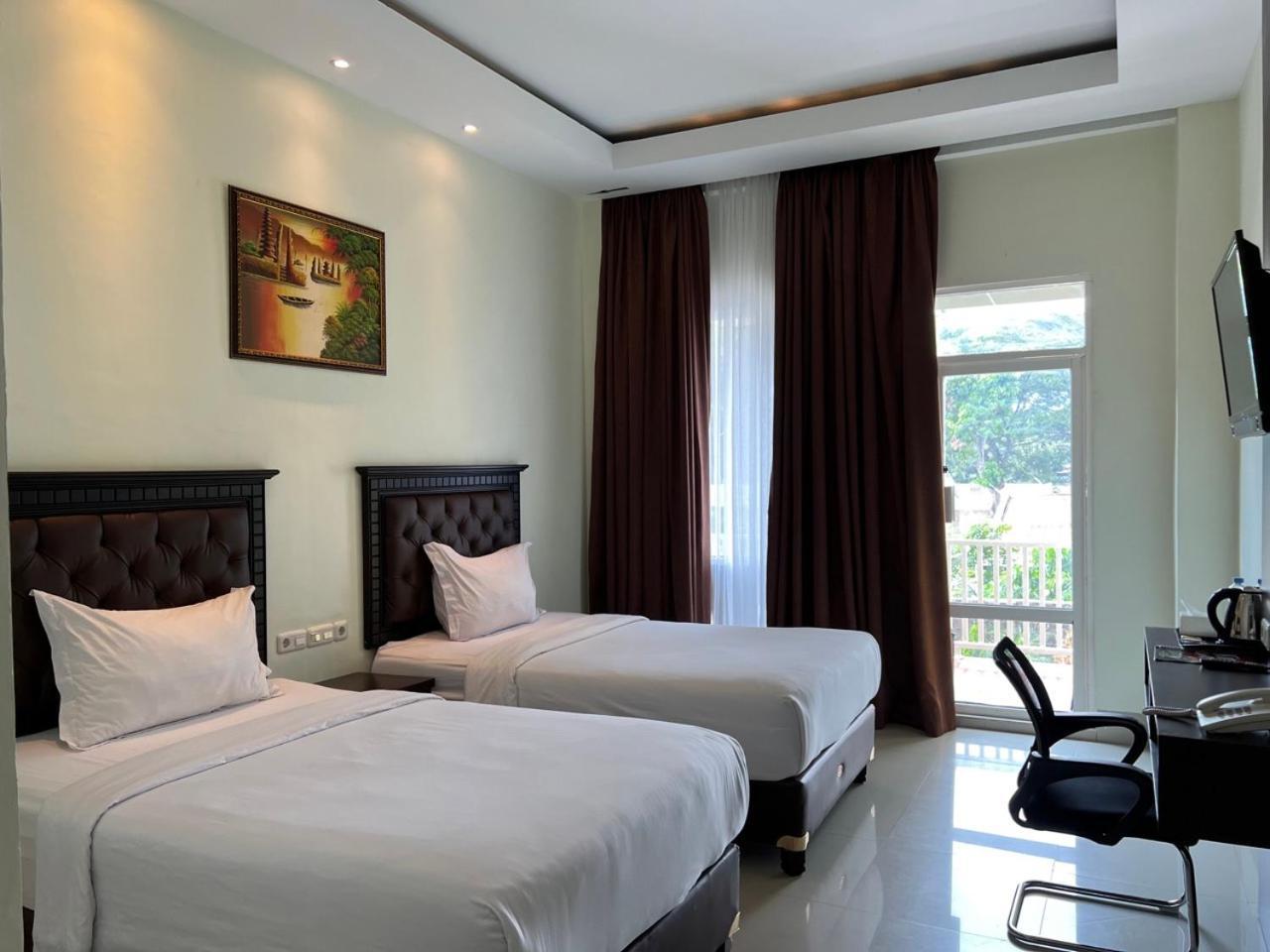 Kirei Hotel Bantaeng Buitenkant foto