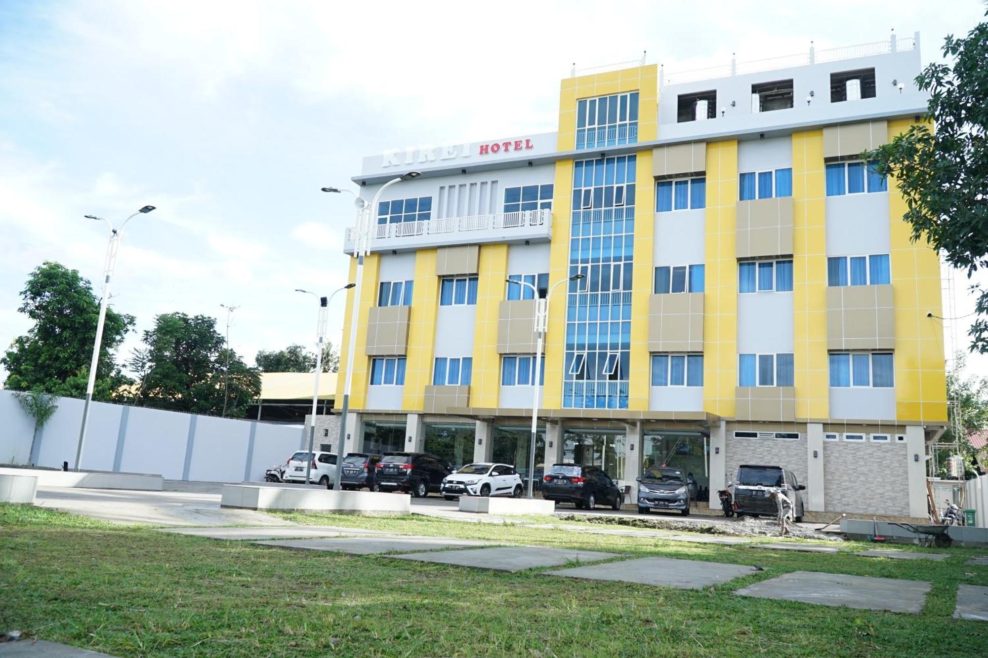 Kirei Hotel Bantaeng Buitenkant foto