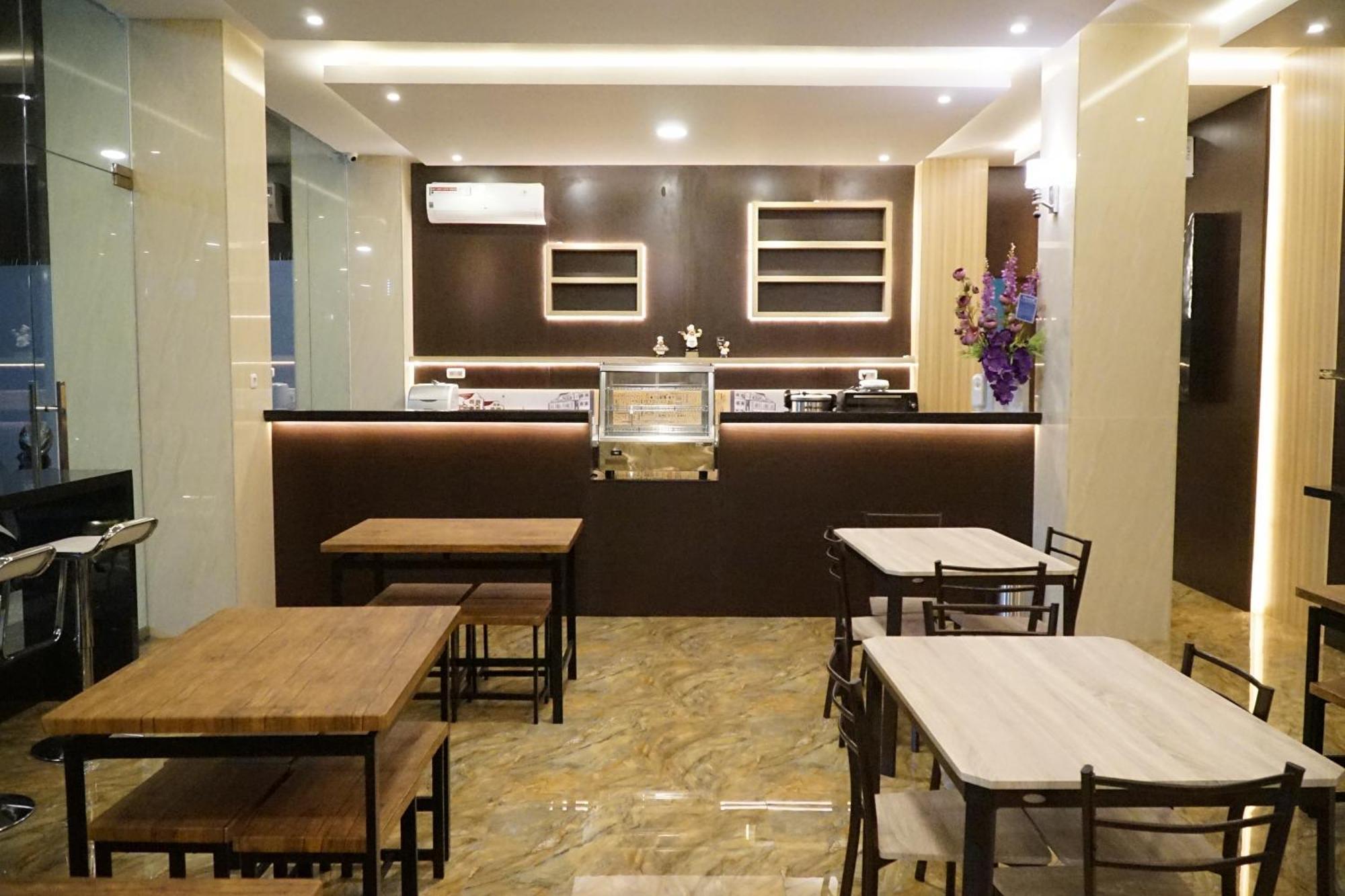 Kirei Hotel Bantaeng Buitenkant foto