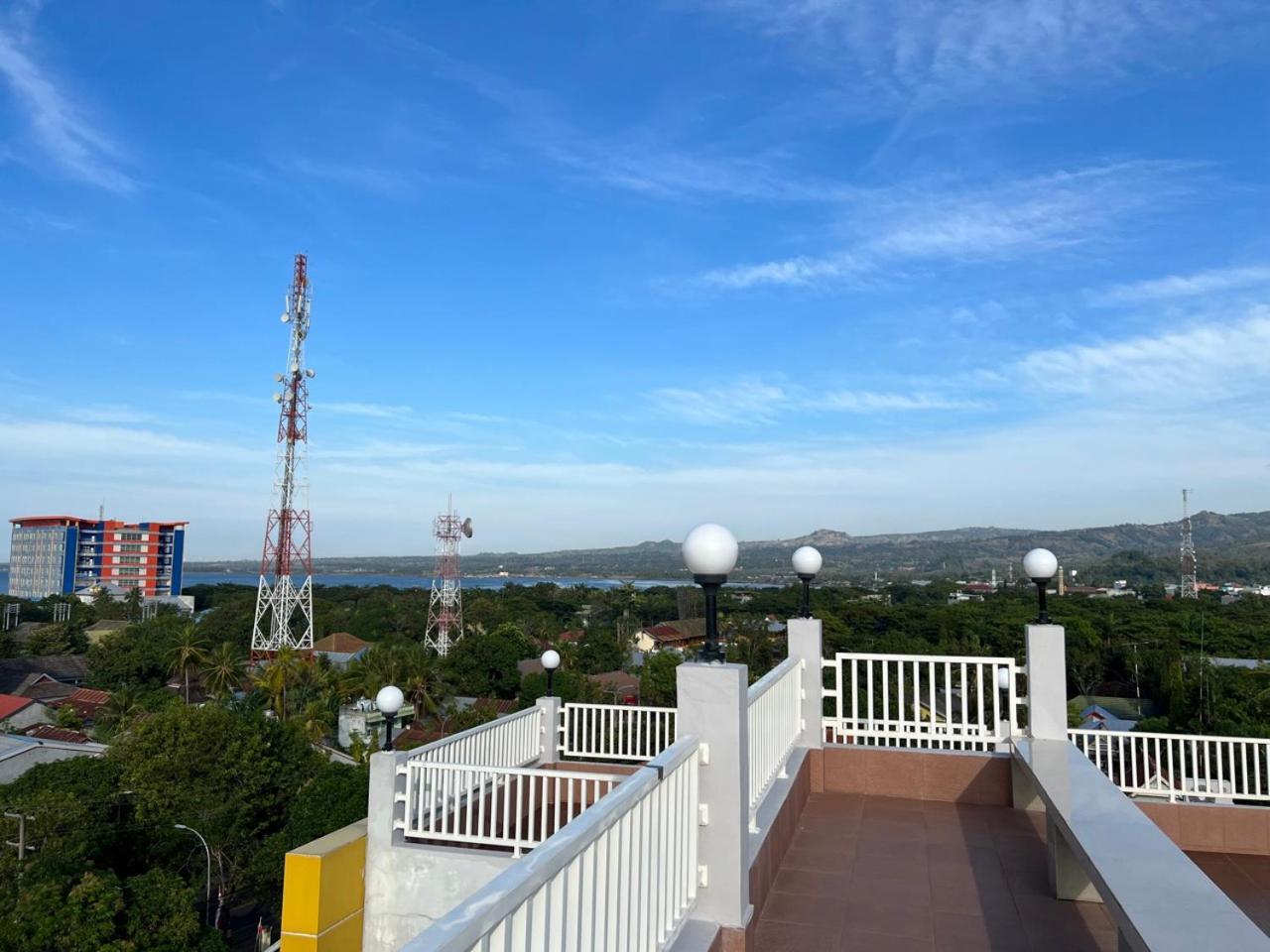 Kirei Hotel Bantaeng Buitenkant foto