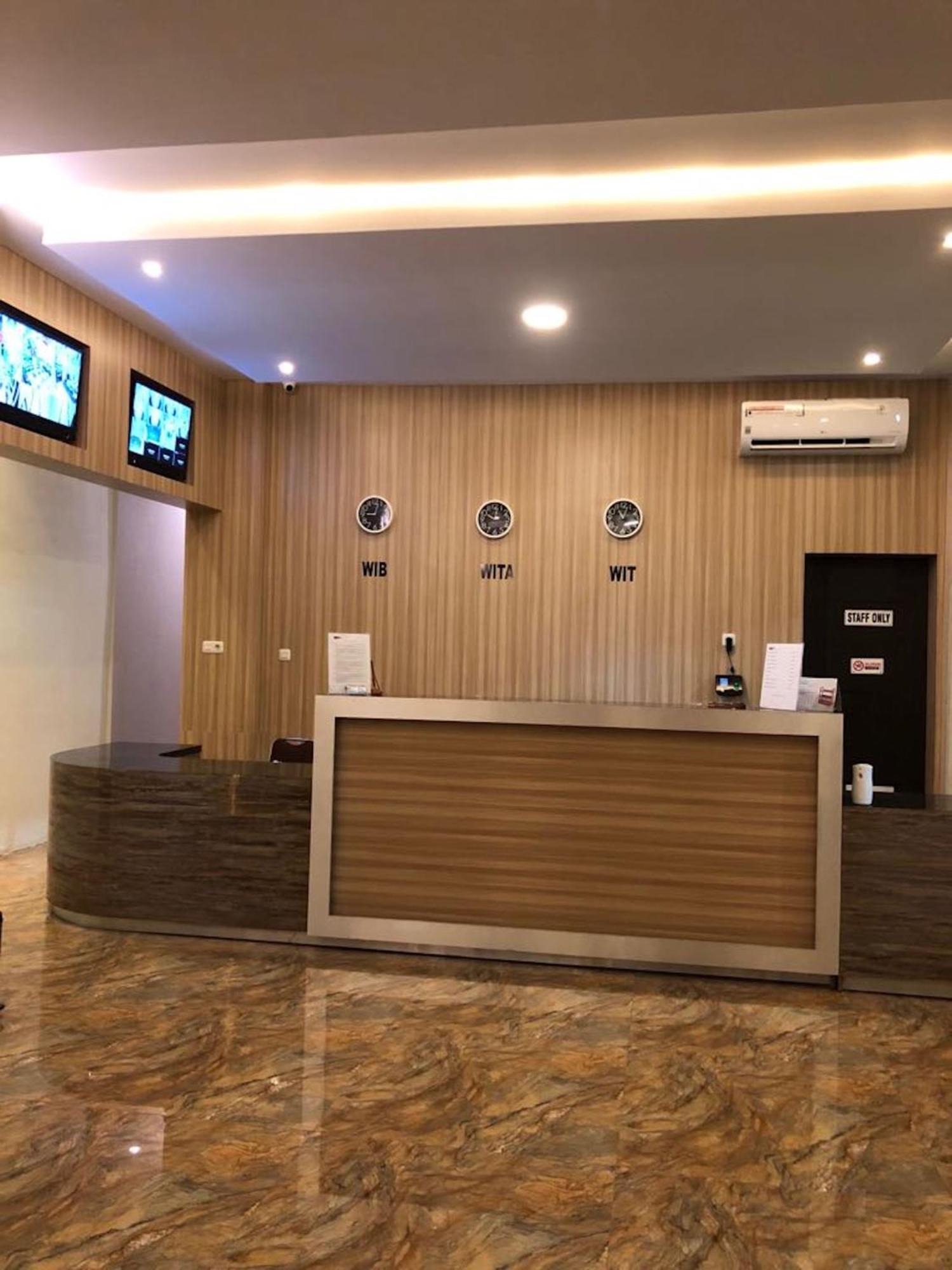 Kirei Hotel Bantaeng Buitenkant foto